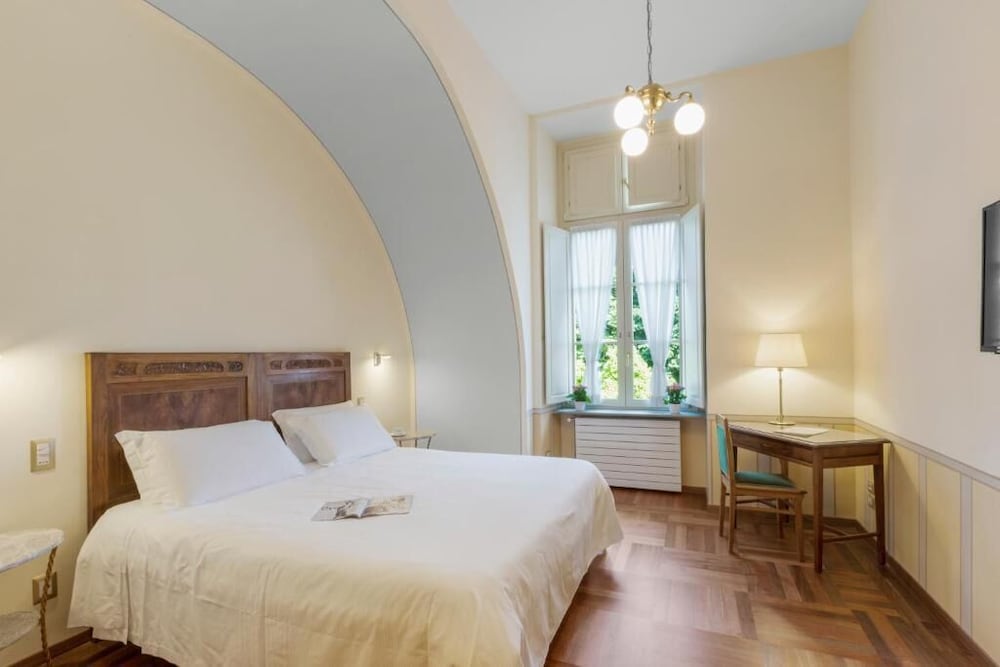 Hotel Roma E Rocca Cavour 20/82