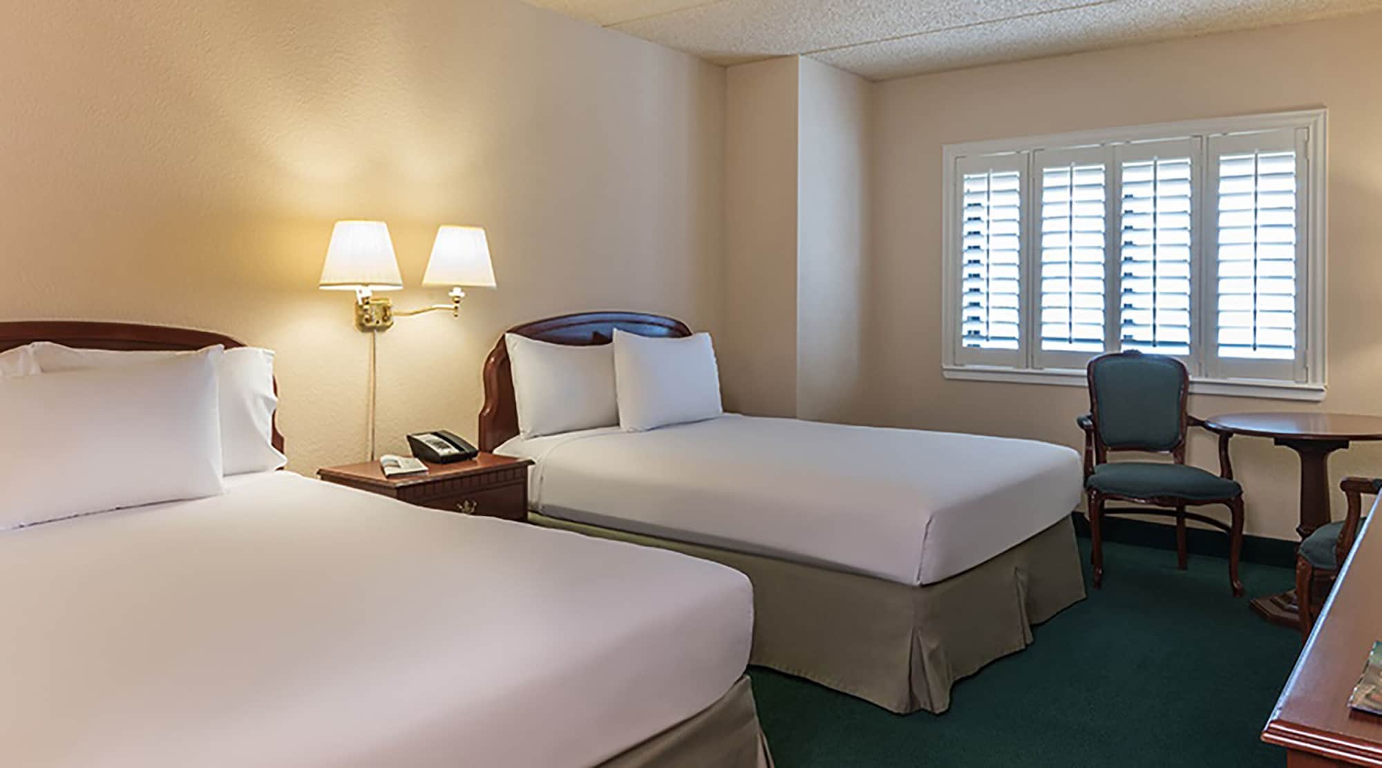 West, Classic, 2 Queen Beds