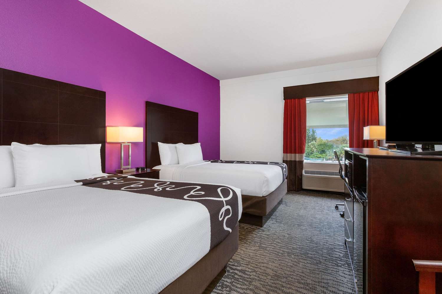La Quinta Inn & Suites by Wyndham - Tampa South 7/27
