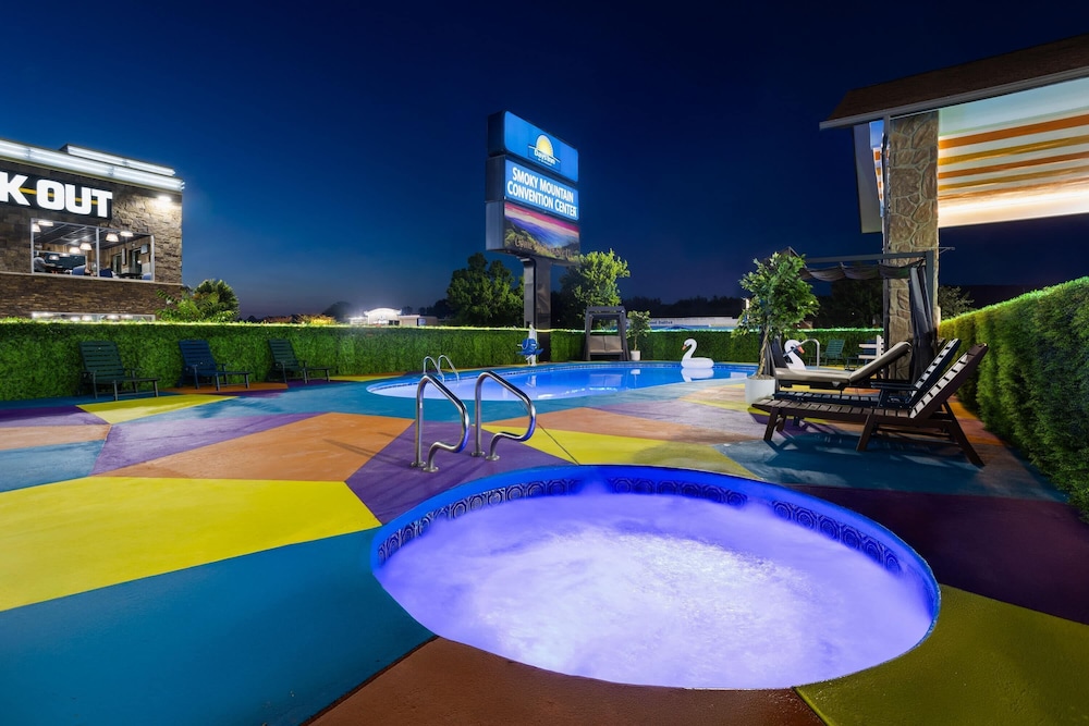 Days Inn by Wyndham Pigeon Forge Parkway 41/48