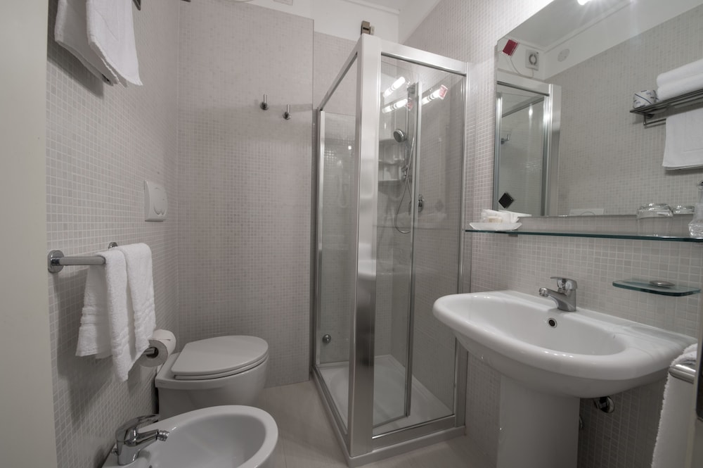 Room, Queen Bed, Sea View, Balcony 3/4