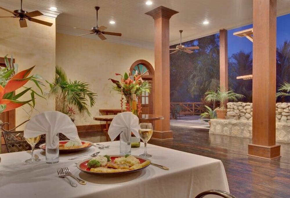 Mahogany Hall Boutique Resort 38/49
