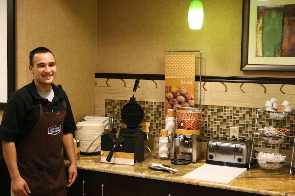 Hampton Inn Suites Austin Lakeway 53/69