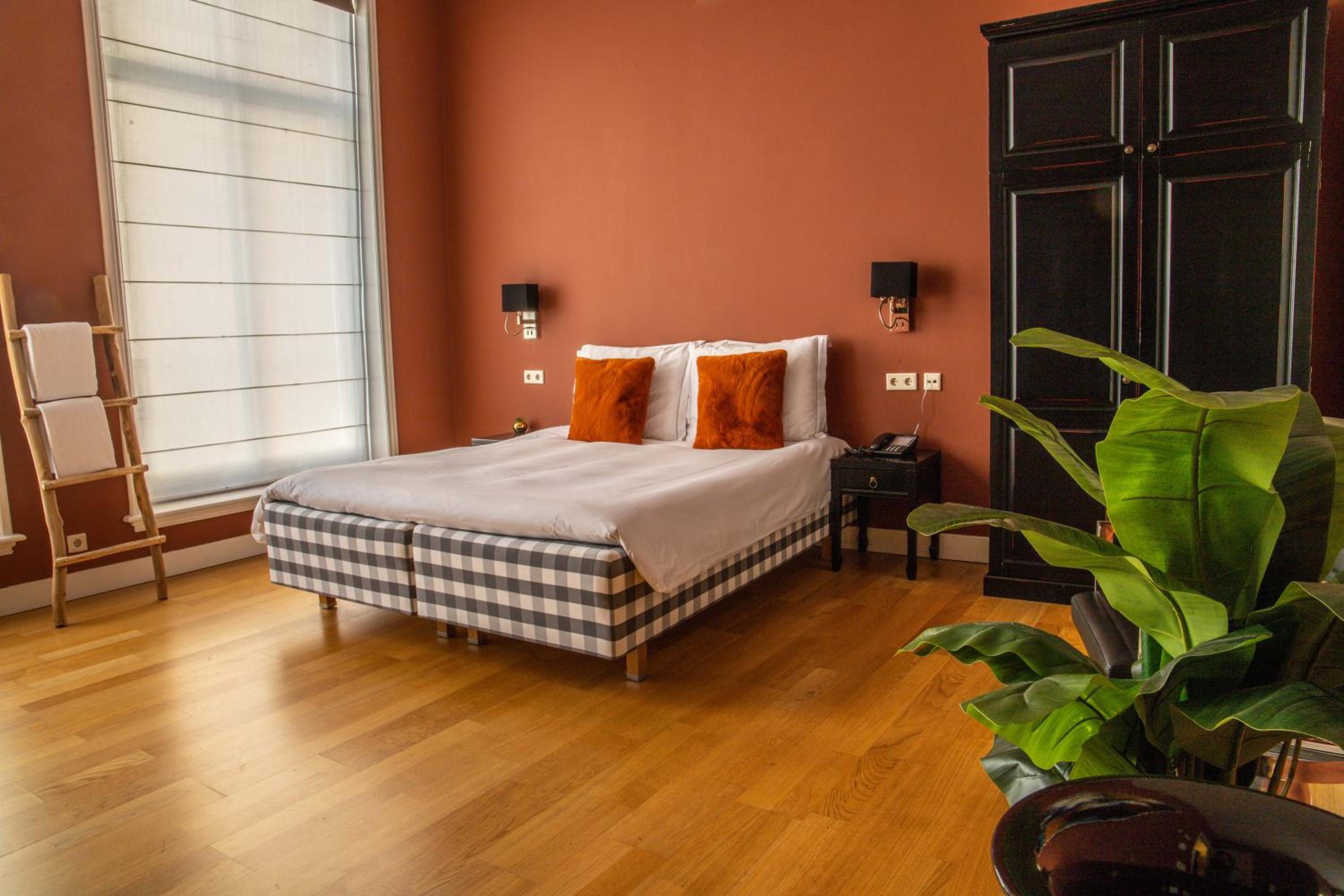 Hotel ML 12/50