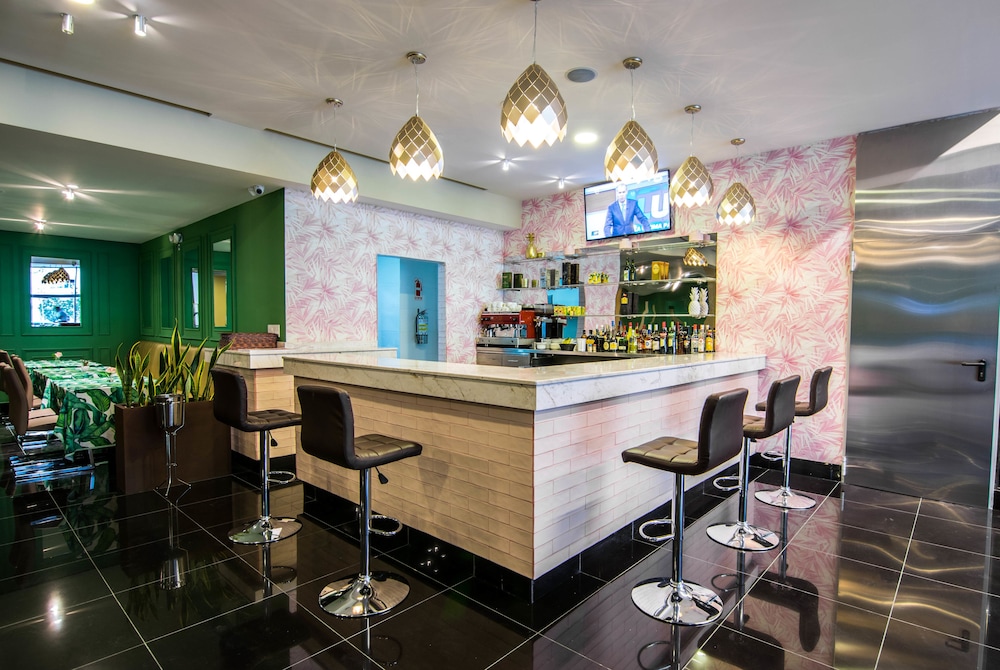Innfiniti Hotel Suites 30/42