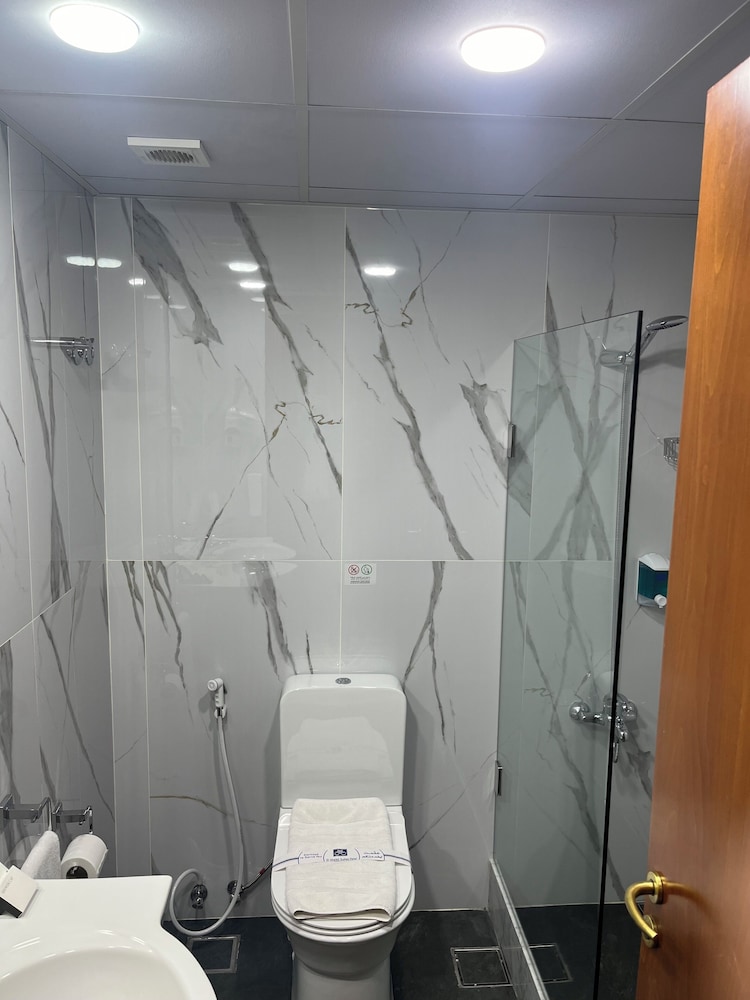 EL SHEIKH SUITES 58/60
