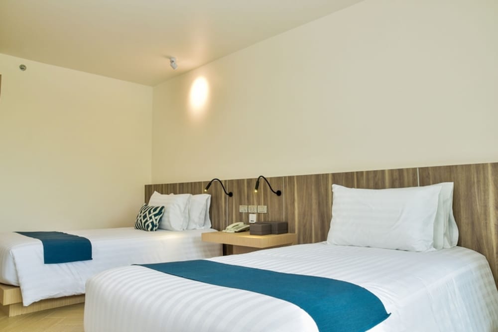 Mayaana Beach Resort - Formerly Golden Tulip Pattaya Beach Resort 8/49