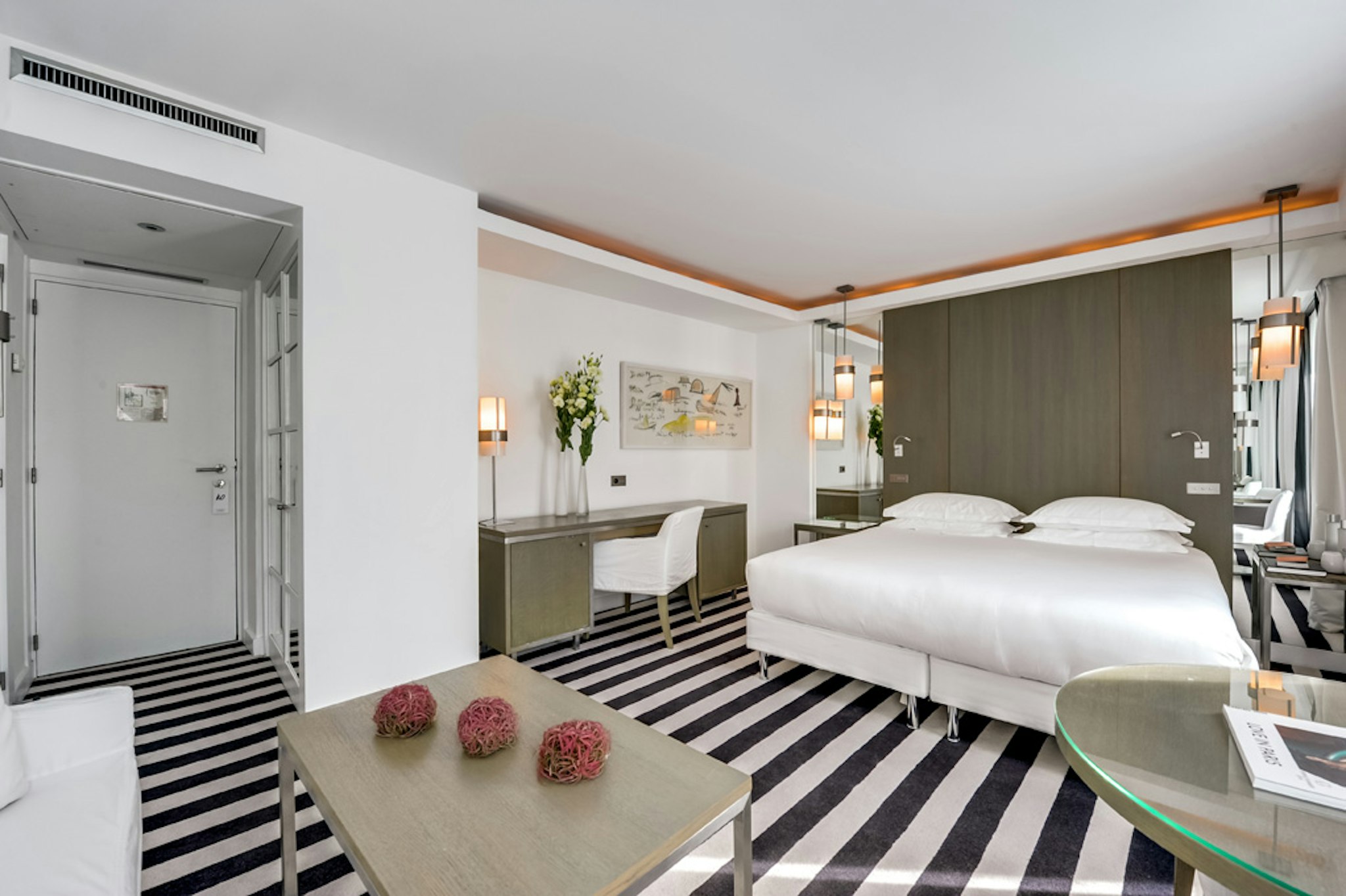 Le A Hotel 13/40