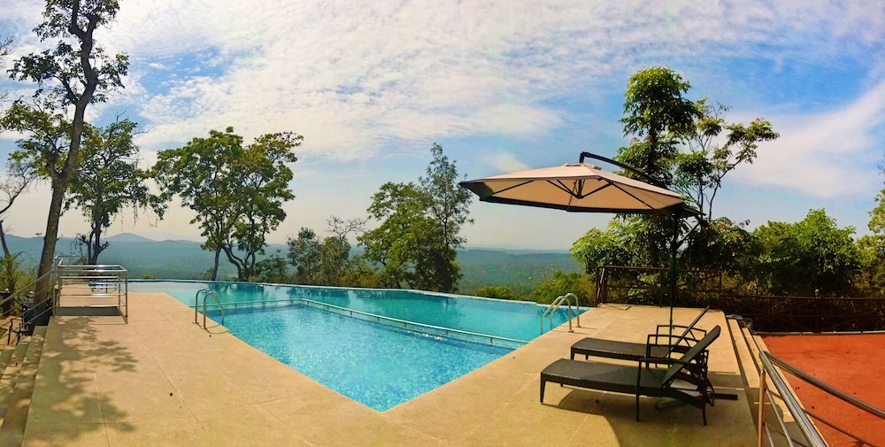 PORCUPINE CASTLE RESORT 22/26