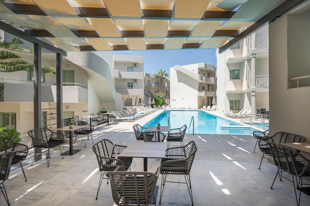 Summer Beach Hotel 27/42
