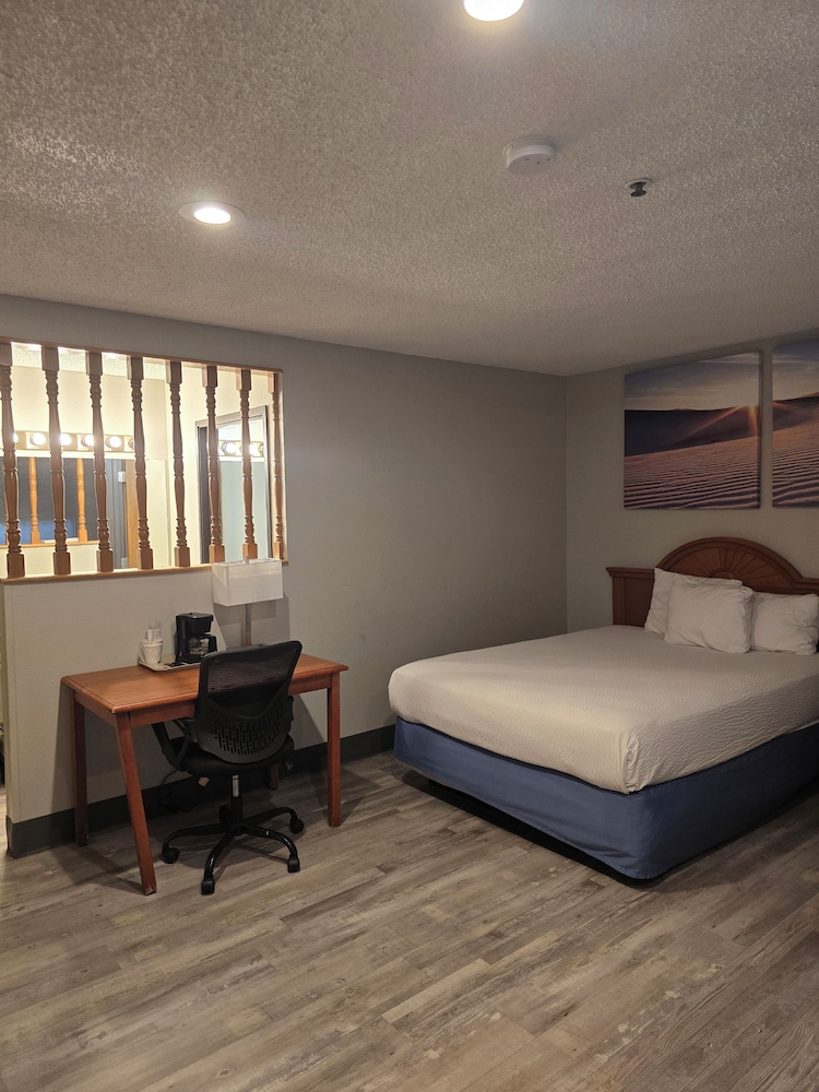 Deluxe, Single, 2 Queen Beds