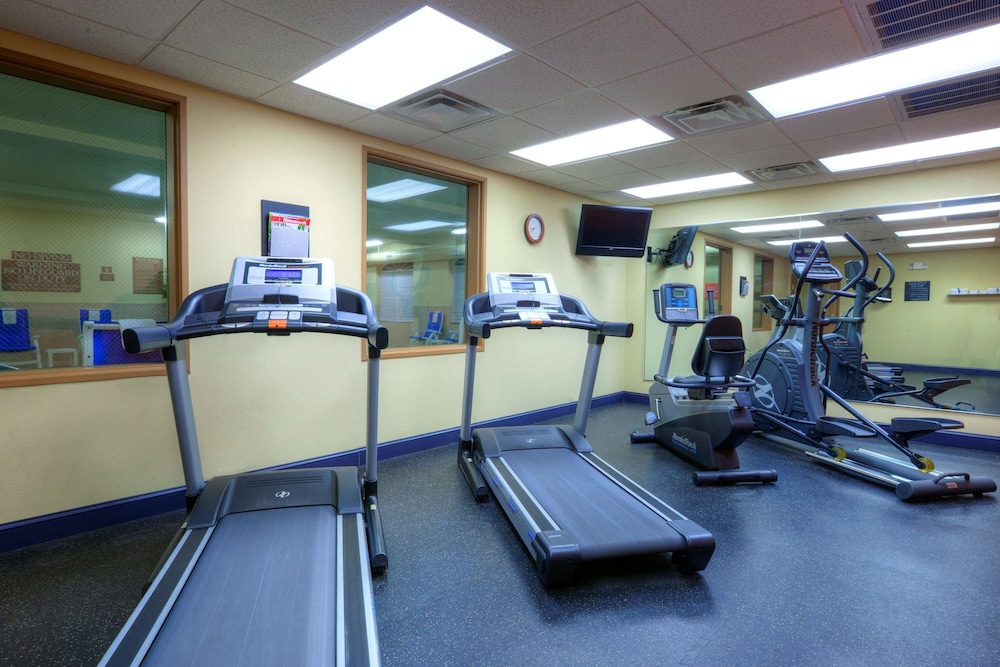 Country Inn & Suites By Radisson, Emporia, VA 14/37