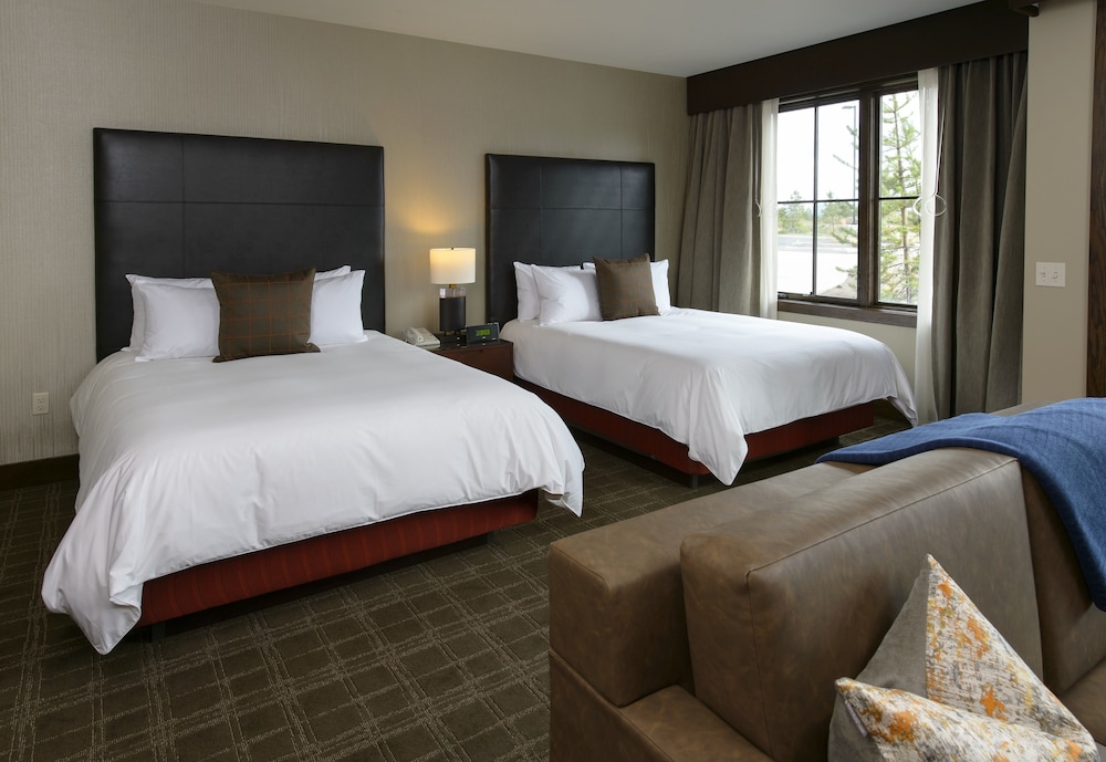 DELUXE, 2 QUEEN BEDS, RESORT VIEW