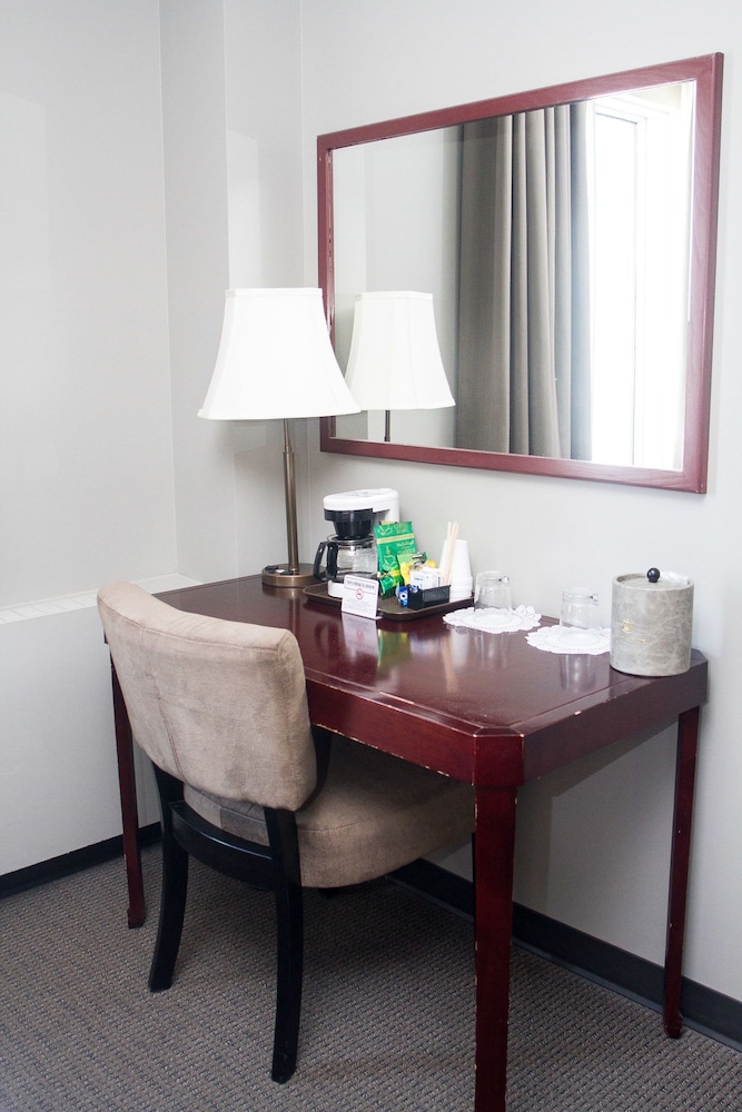 King Edward Hotel 33/55