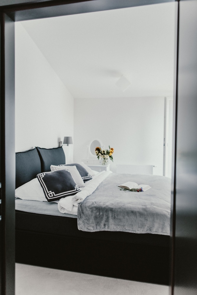 Coco Chanel Boutique Apartment 12/50