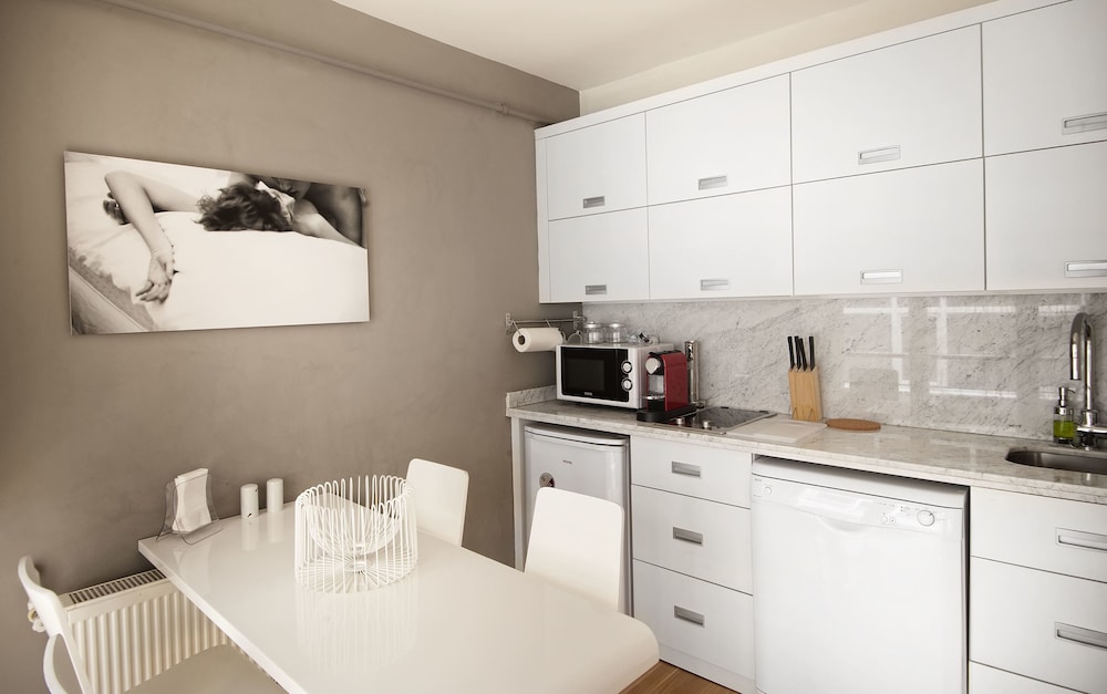 NURU ZIYA SUITES 32/82