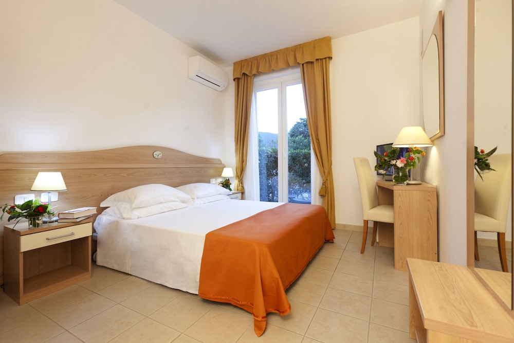 Hotel Villa Smeraldo 10/44