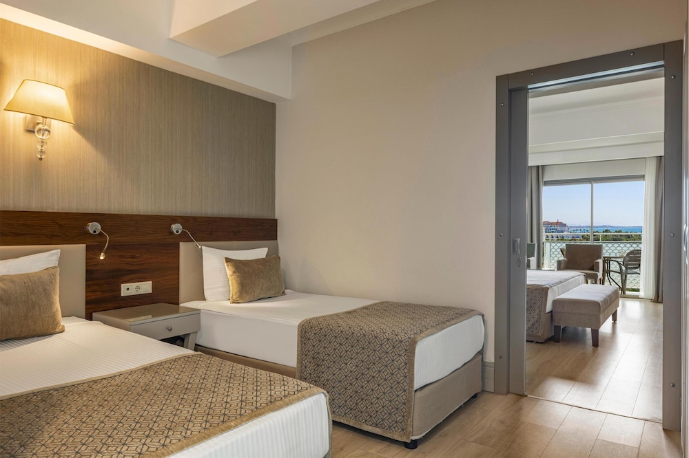 Side Star Resort 11/50