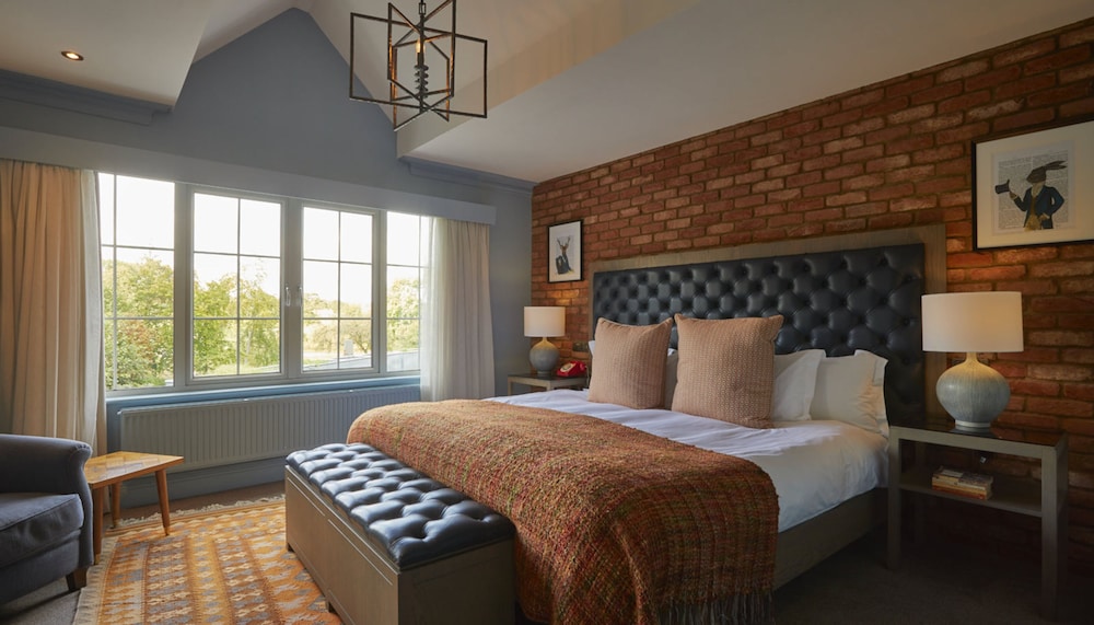 The Great House at Sonning 9/34