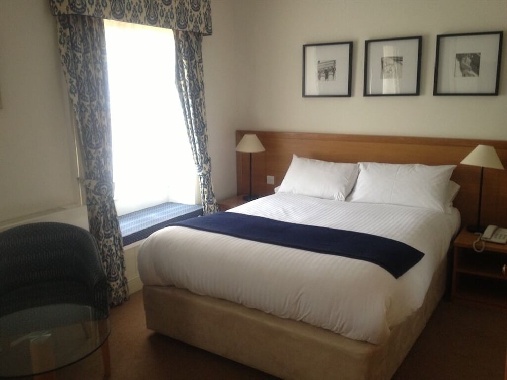 The White Hart Hotel 8/40