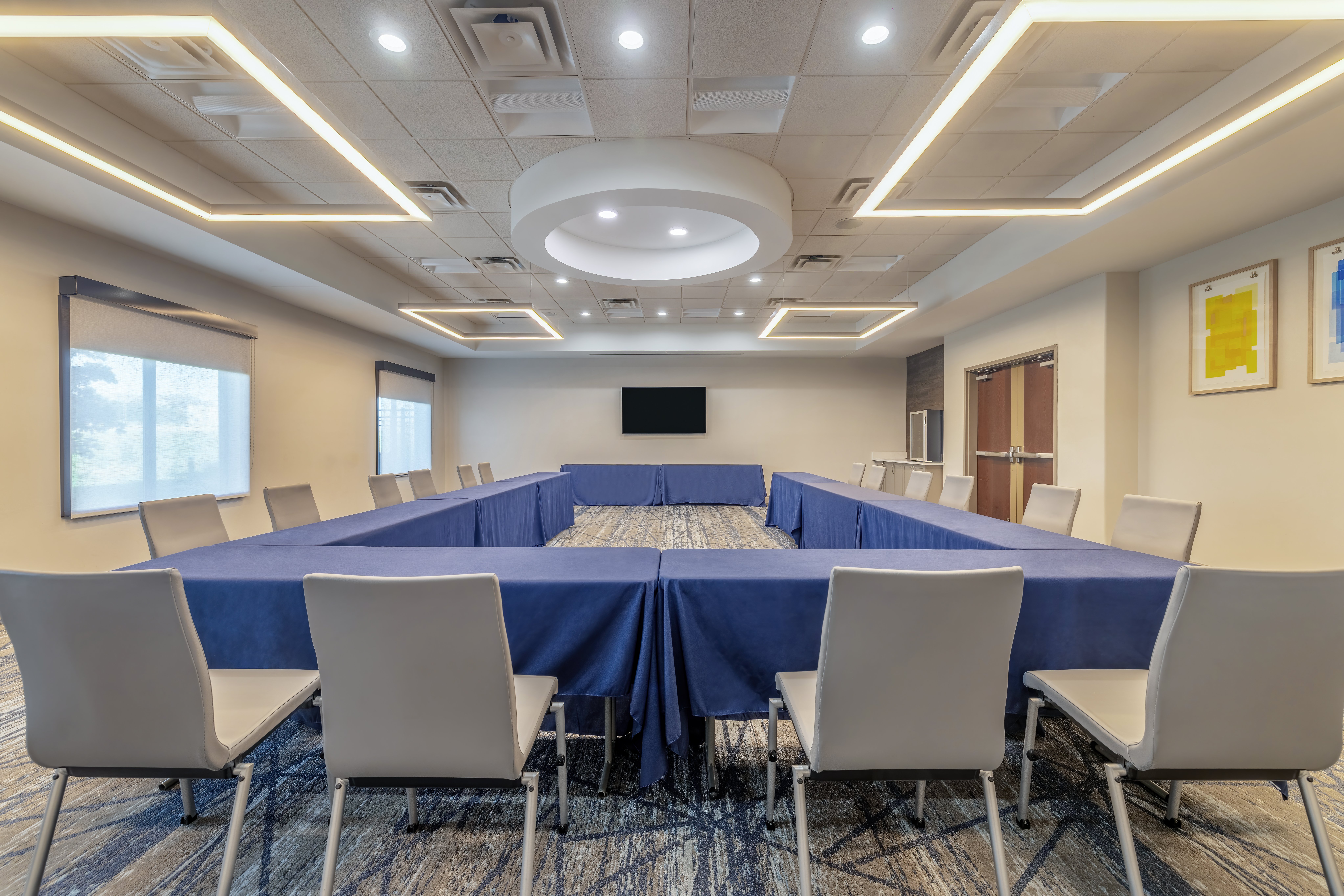 Holiday Inn Express Hotel Suites Kansas City Airport 61/72