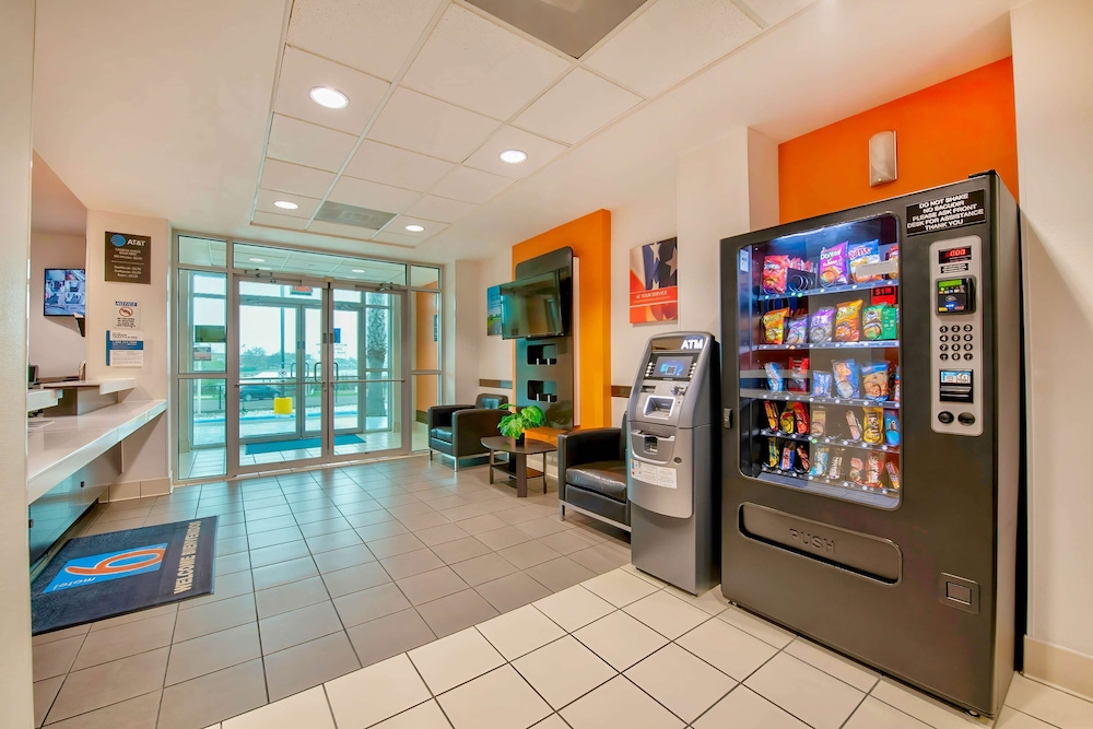 Motel6 Eagle Pass, TX - Lakeside 48/59