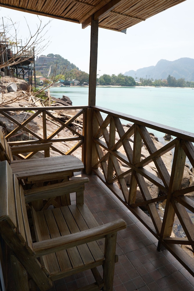 Phi Phi Cozy Seafront Resort 42/67