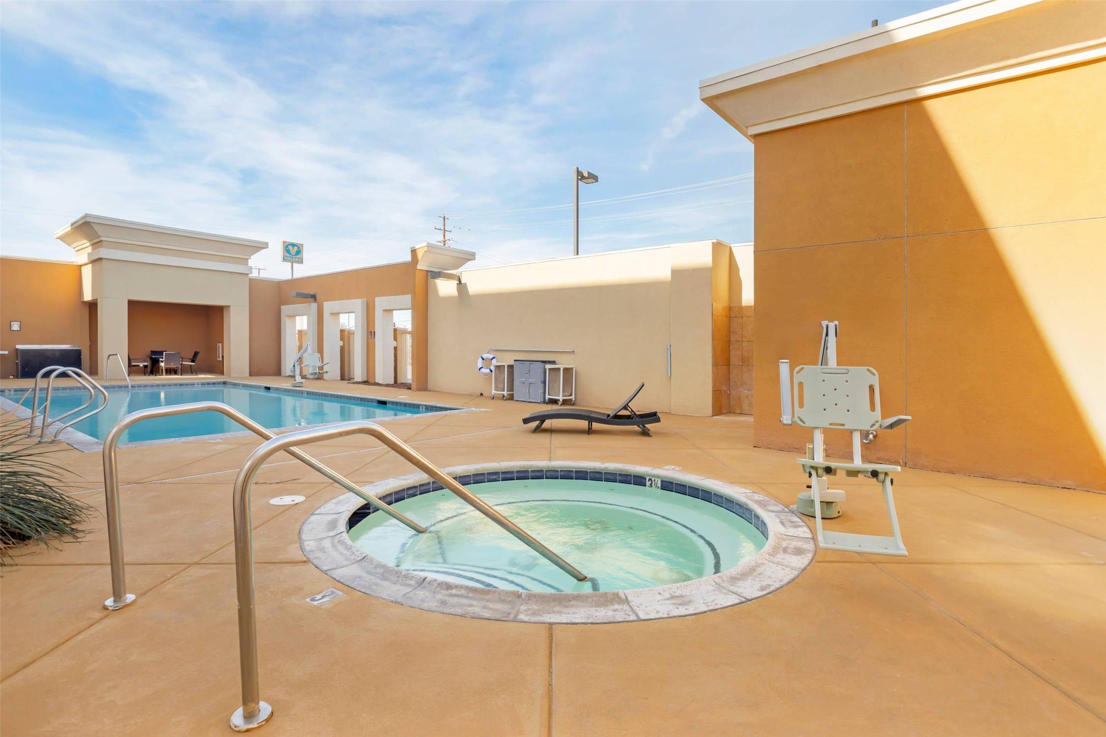 Comfort Suites Blythe, CA 19/49