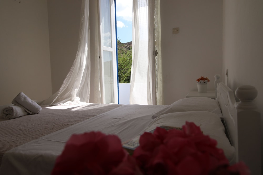Armadoros Hotel / Ios Backpackers 9/47