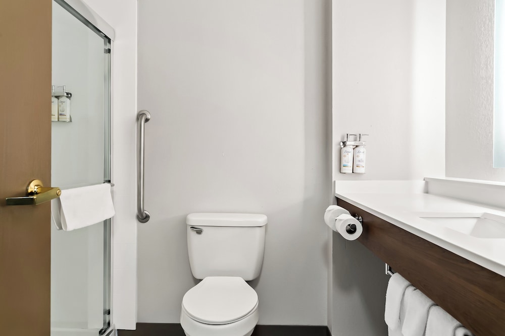 Standard, King Bed, Holiday Inn Express Hotel And Suites Marion 10/10