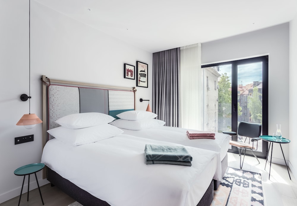 CLASSIC, TWIN BEDS