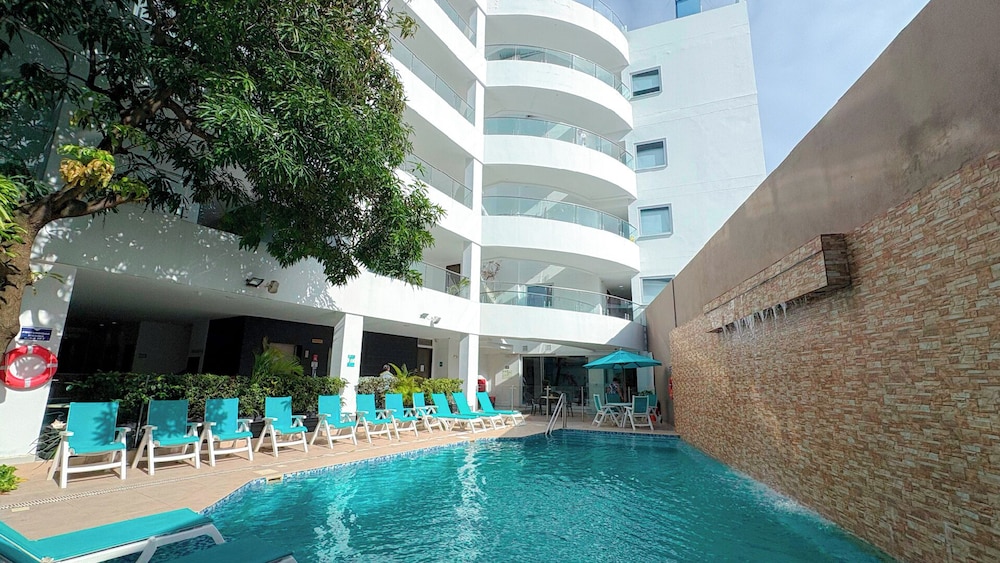 Portobelo Plaza de las Americas 10/66