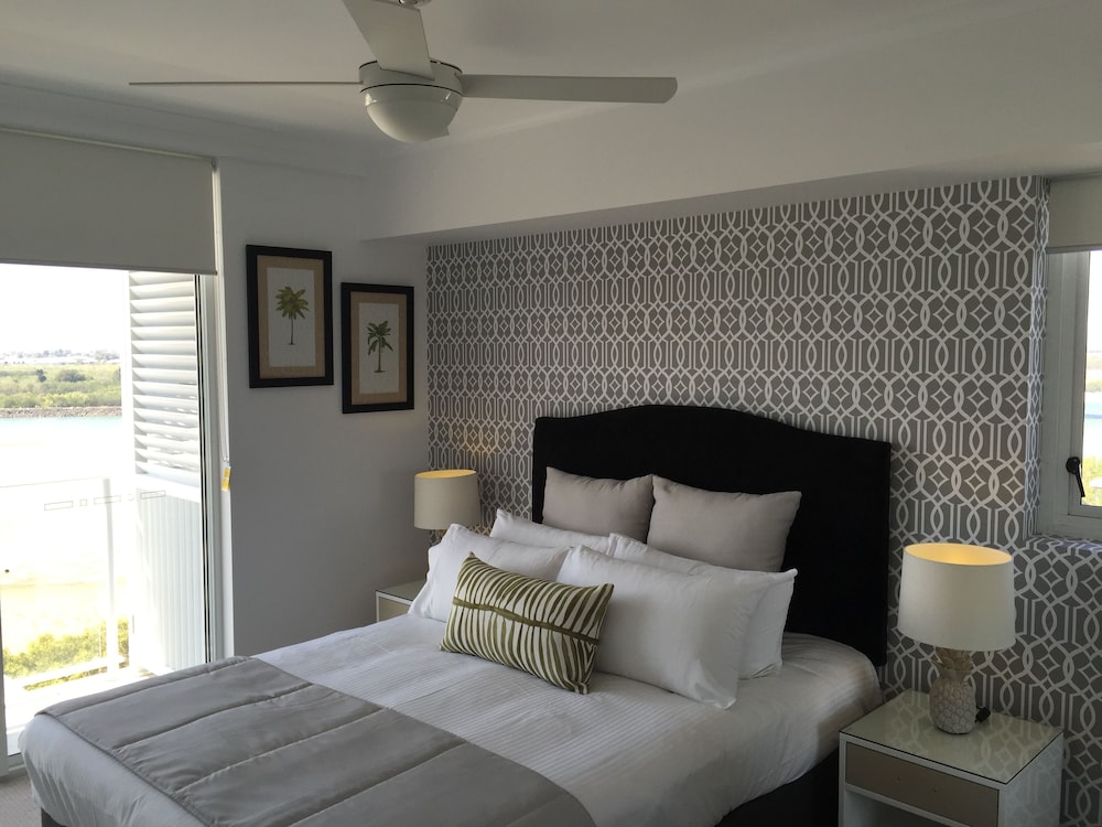 Riviera Mackay 30/55