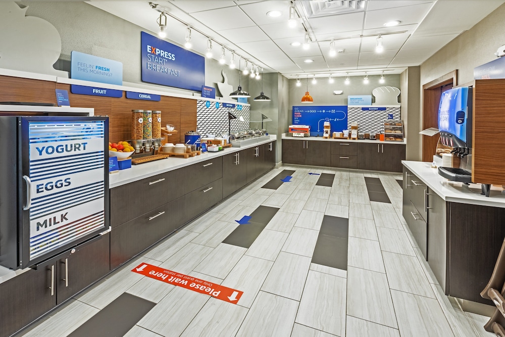 Holiday Inn Express Suites Stafford Nw Sugar Land An Ihg Hotel 13/56