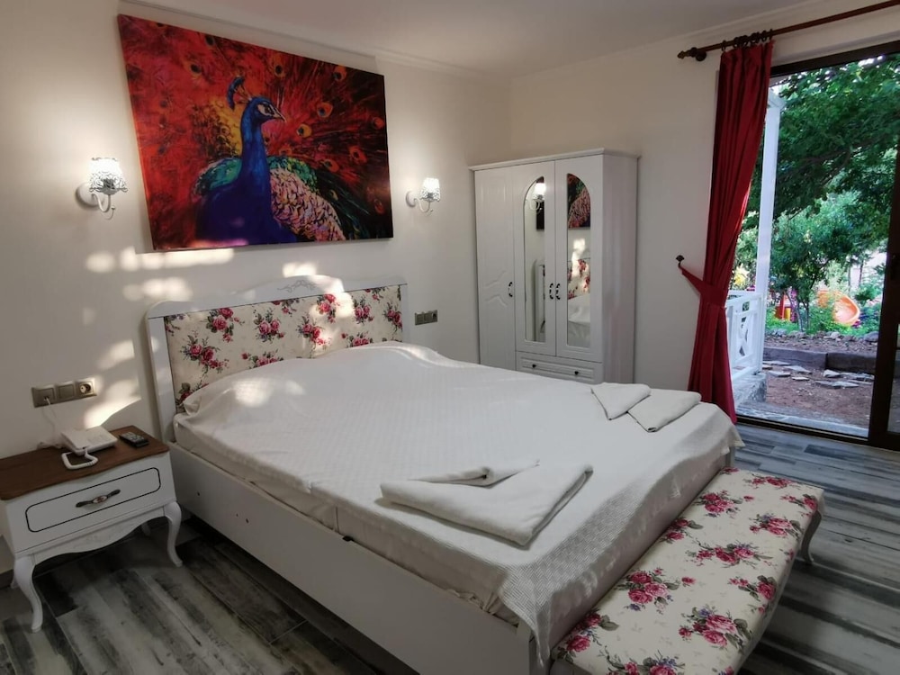 Pink Palace Hotel 48/69