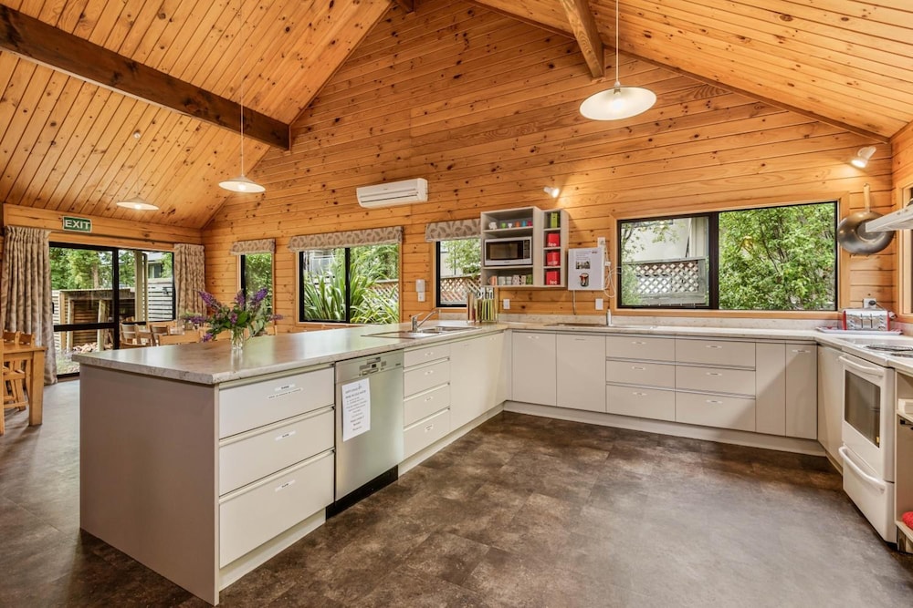 Altamont Lodge 2/41