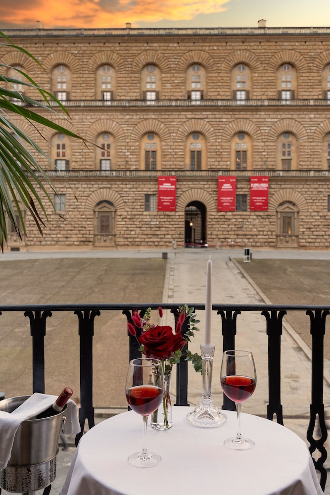 Piazza Pitti Palace 37/50