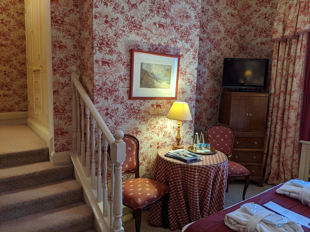 Cotswold Lodge Hotel 57/64