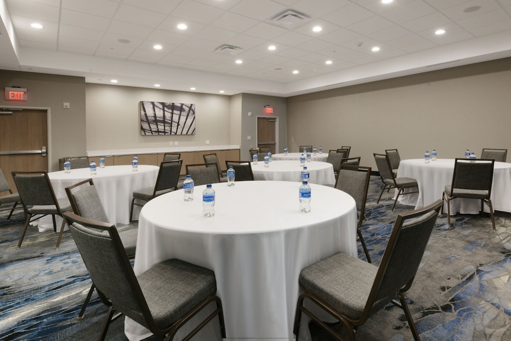 Fairfield Inn & Suites Dallas East 16/22