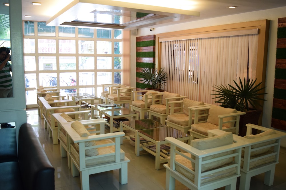 OYO 252 Hotel Euroasia 31/50