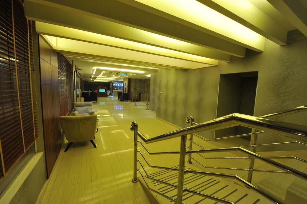 أجنحة الجنادرية 7(Al Janaderia Suites 7) 12/23