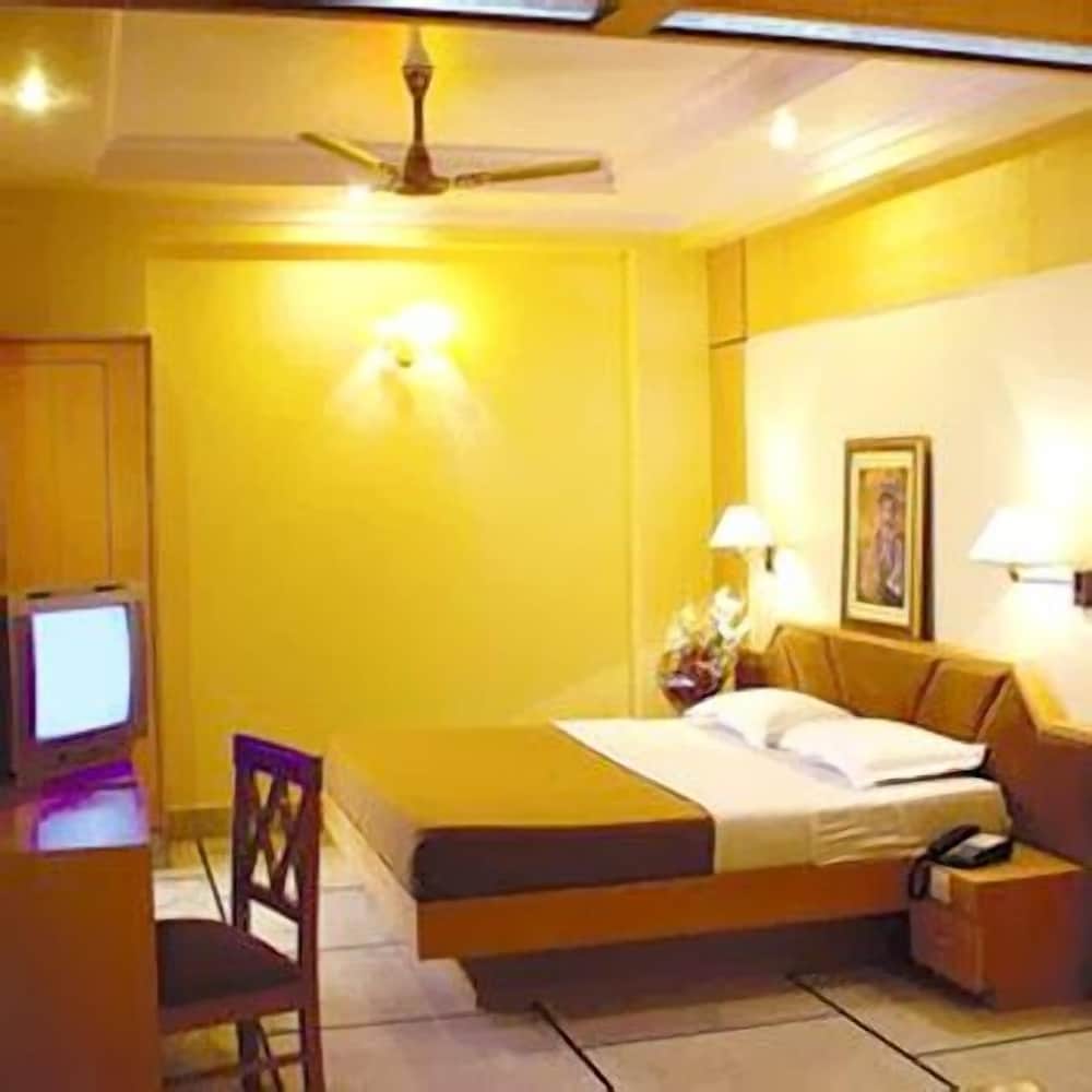 Hotel Singh International 21/35