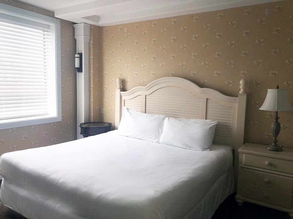3 Bedrooms, Tower, Suite, King and Queen and Twin Beds