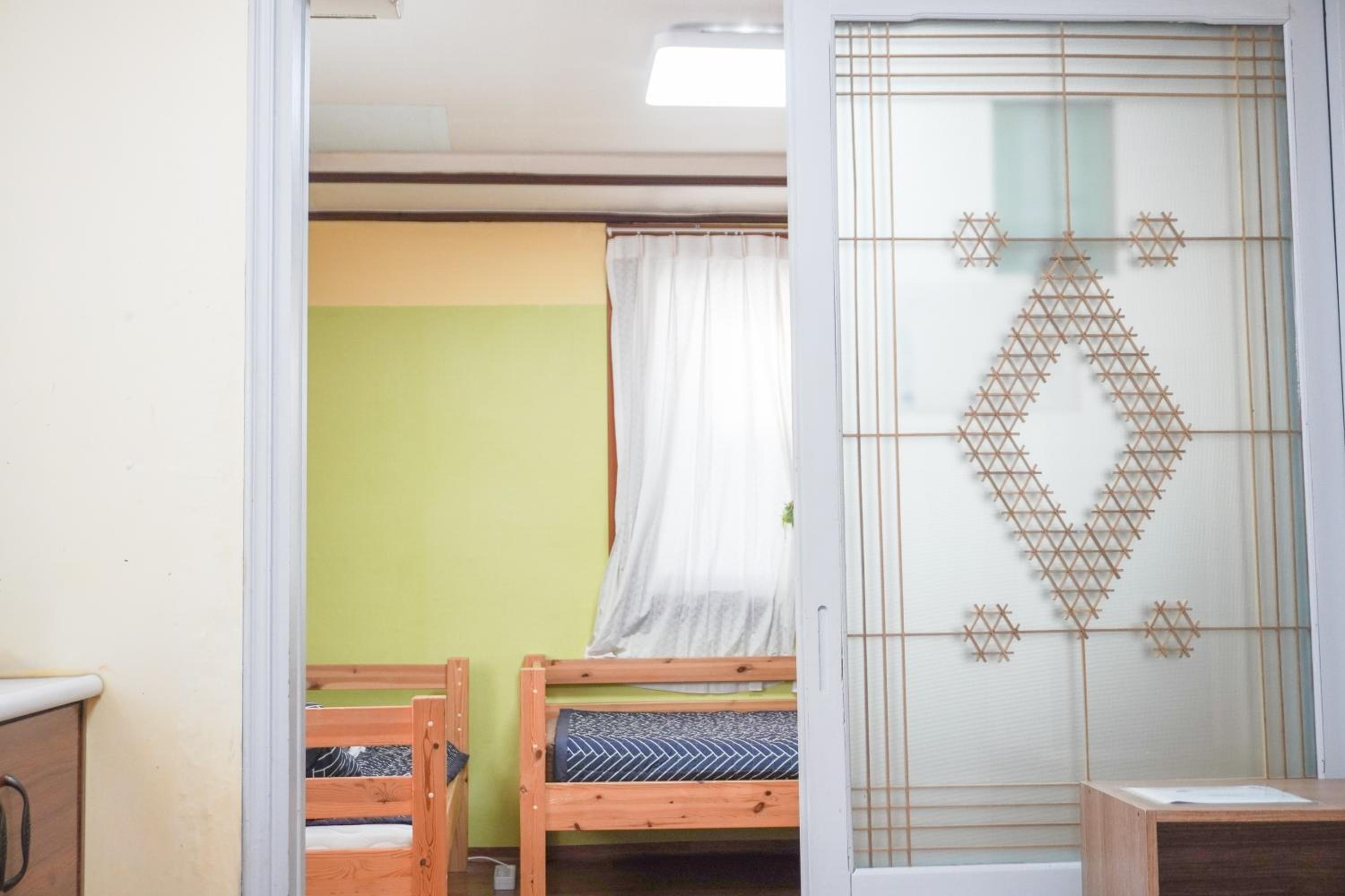 Female Dorm, Female Only, 6 Beds