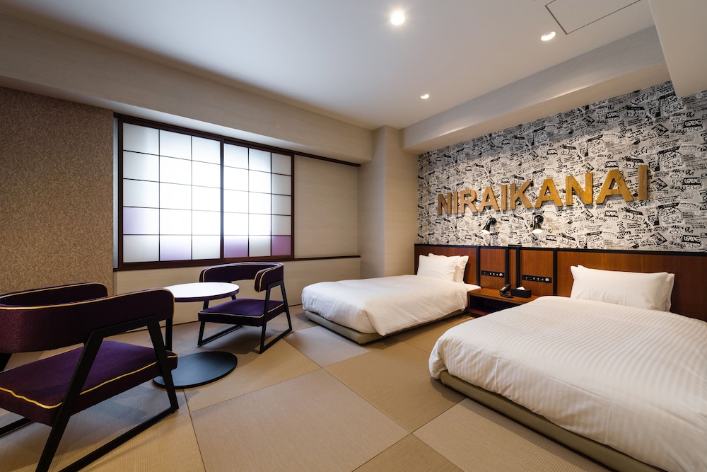 ROOM, TWIN BEDS
