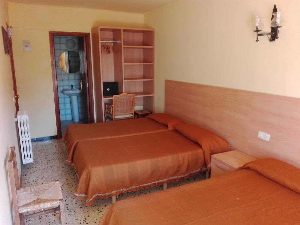 ROOM, TRIPLE