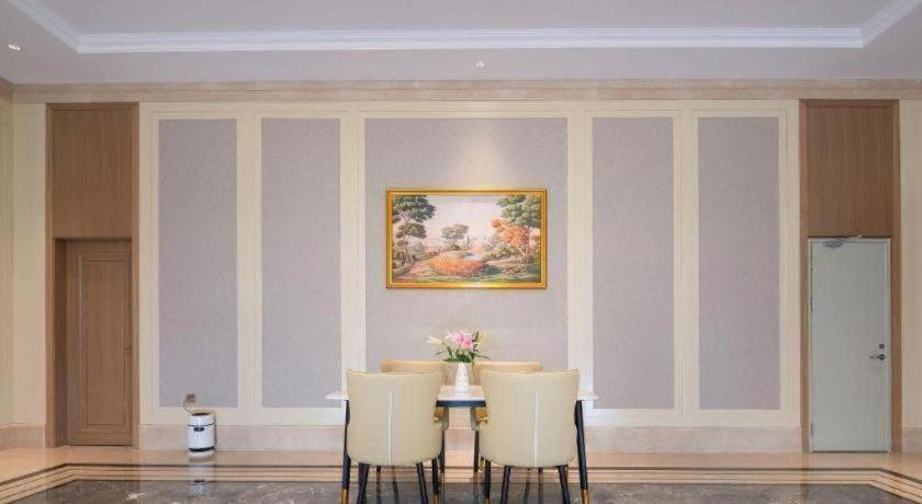 Vienna Hotel (Tianjin chentangzhuang subway station store) 56/59