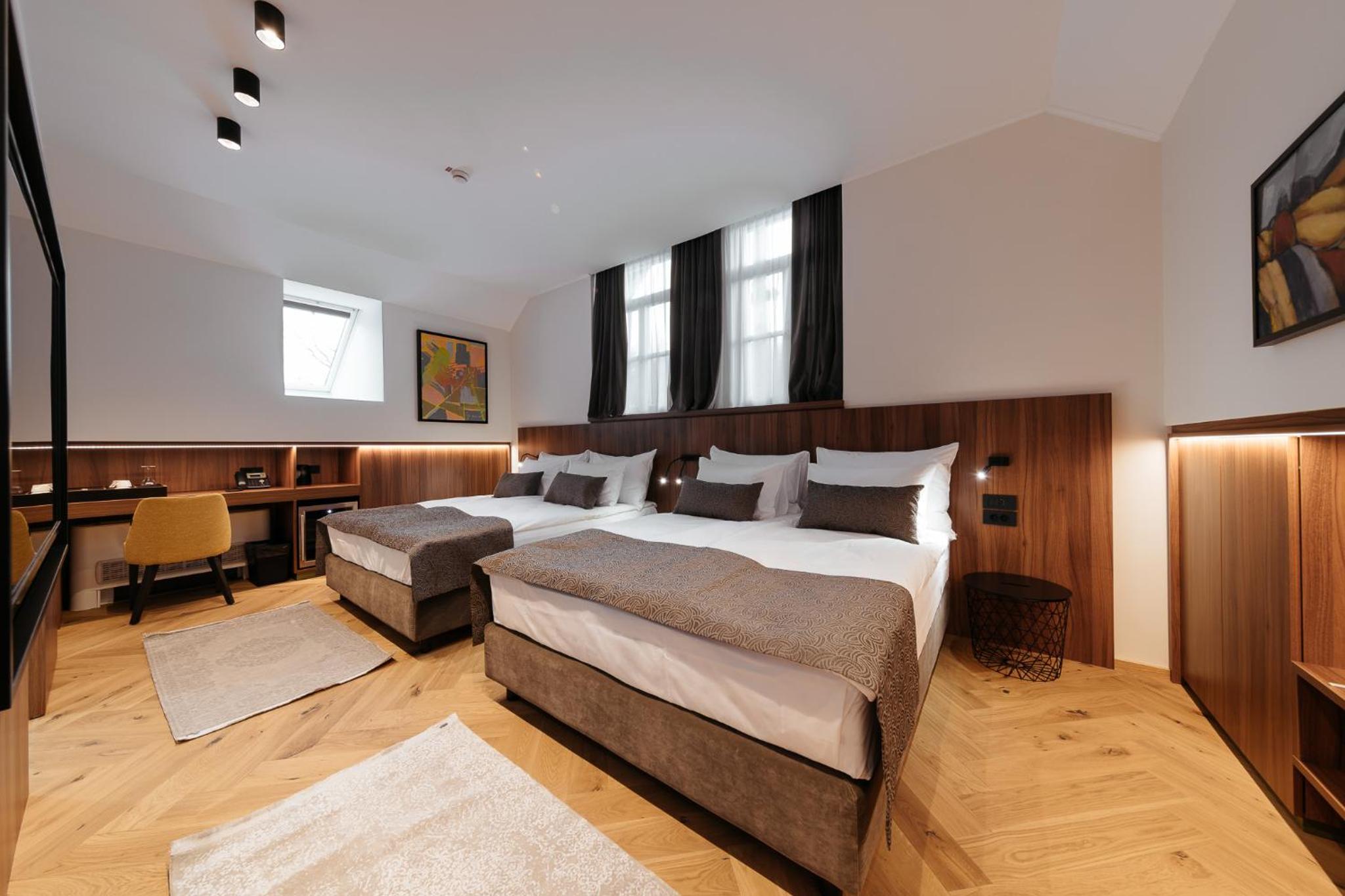 Superior, Twin Beds