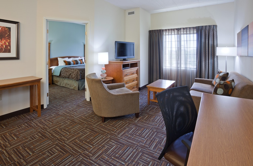Candlewood Suites Eagan Arpt South - Mall Area, an IHG Hotel 44/68