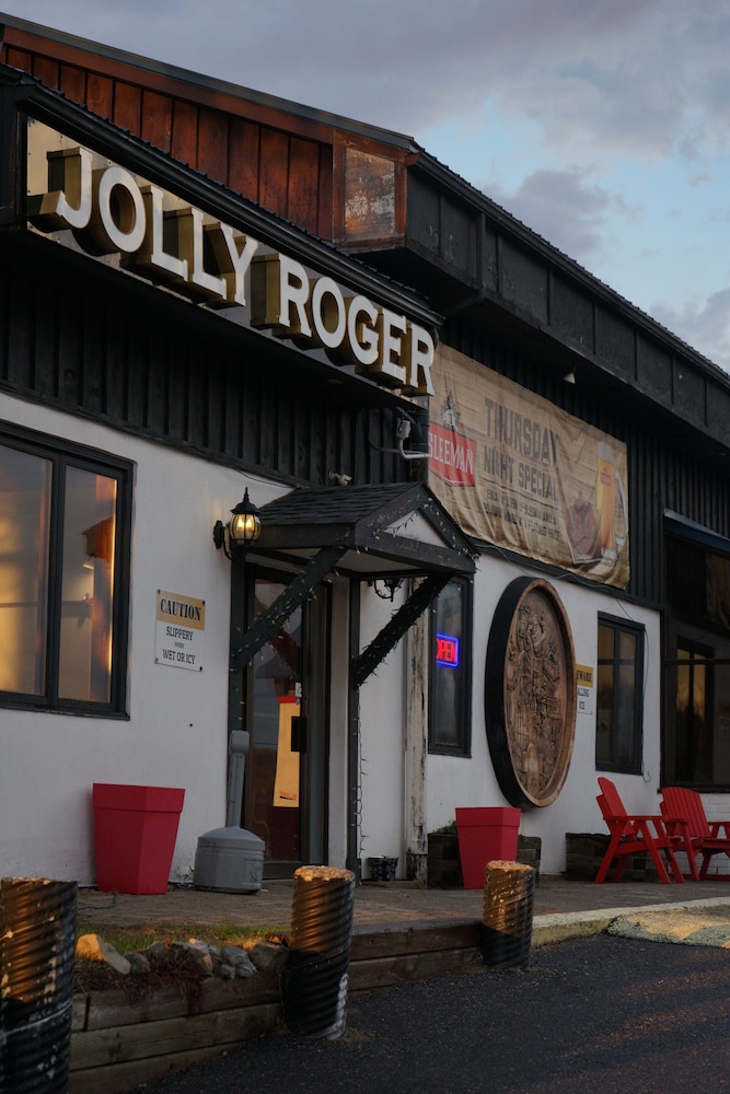 Jolly Roger Inn & Resort 4/50